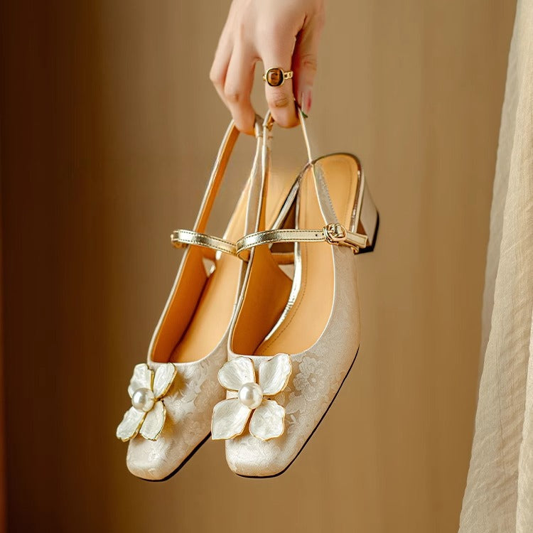 Machteld | Elegante damesschoenen met bloemdetail