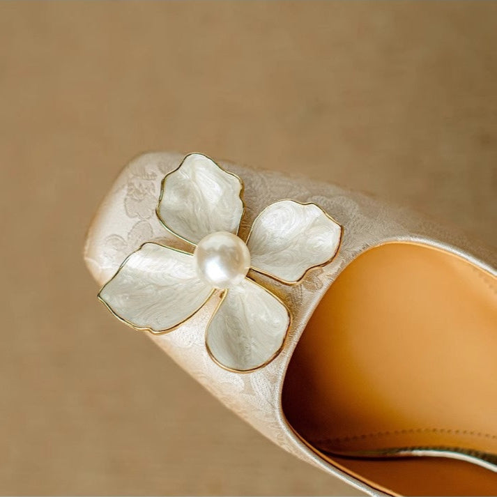 Machteld | Elegante damesschoenen met bloemdetail