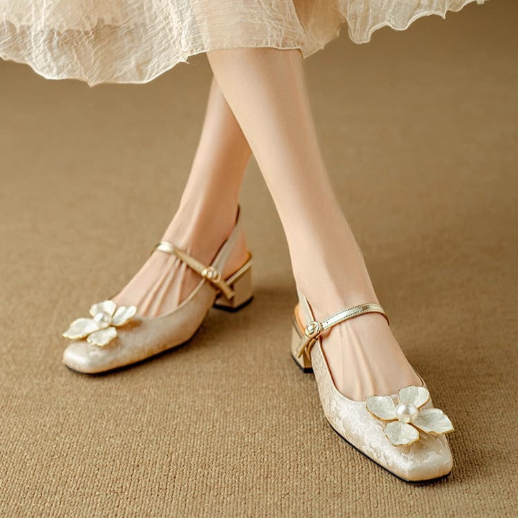 Machteld | Elegante damesschoenen met bloemdetail