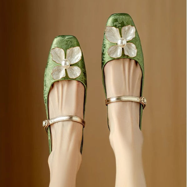 Machteld | Elegante damesschoenen met bloemdetail