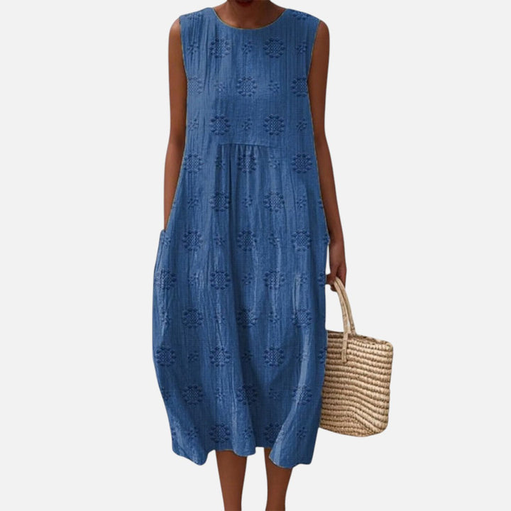 Iris | Mouwloze midi-jurk in blauw met bloemenstructuur