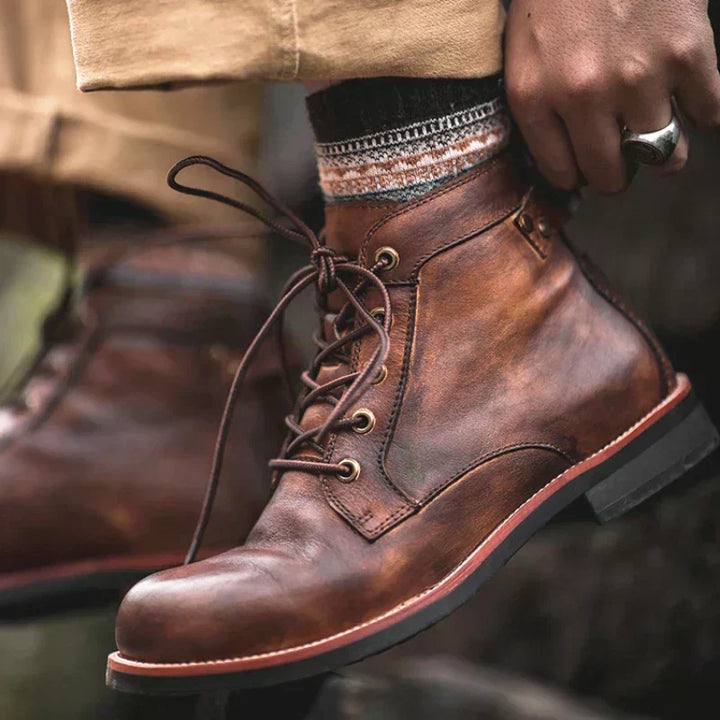 Ulbe | Bruine veterlaarzen in vintage stijl