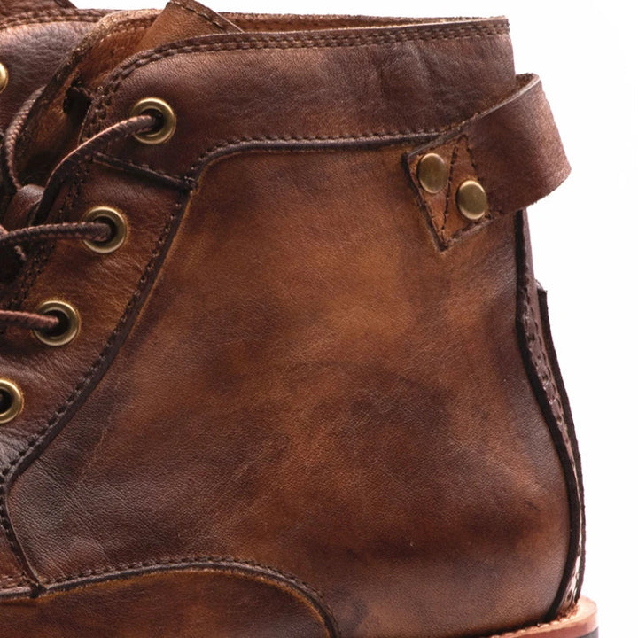 Ulbe | Bruine veterlaarzen in vintage stijl