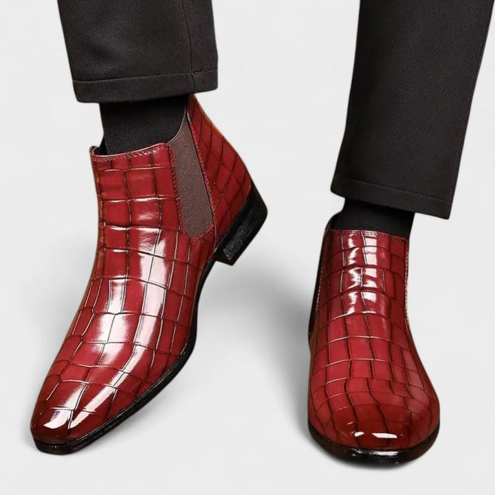 Zwier | Bordeauxrode chelseaboots met krokoprint
